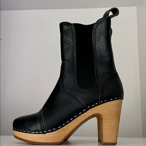 Swedish Hasbeens, Cilla Chelsea Pull-on high ankle black leather boot. Size 6.
